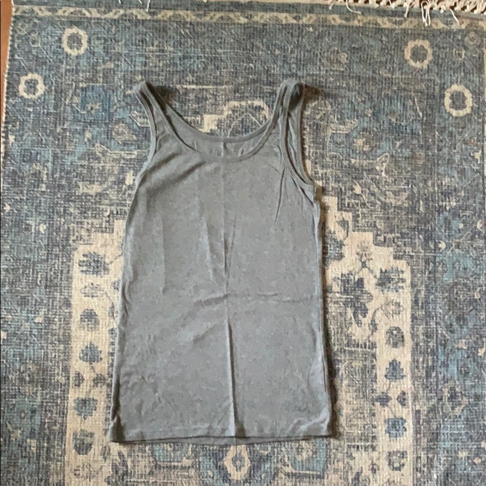 Gray tank